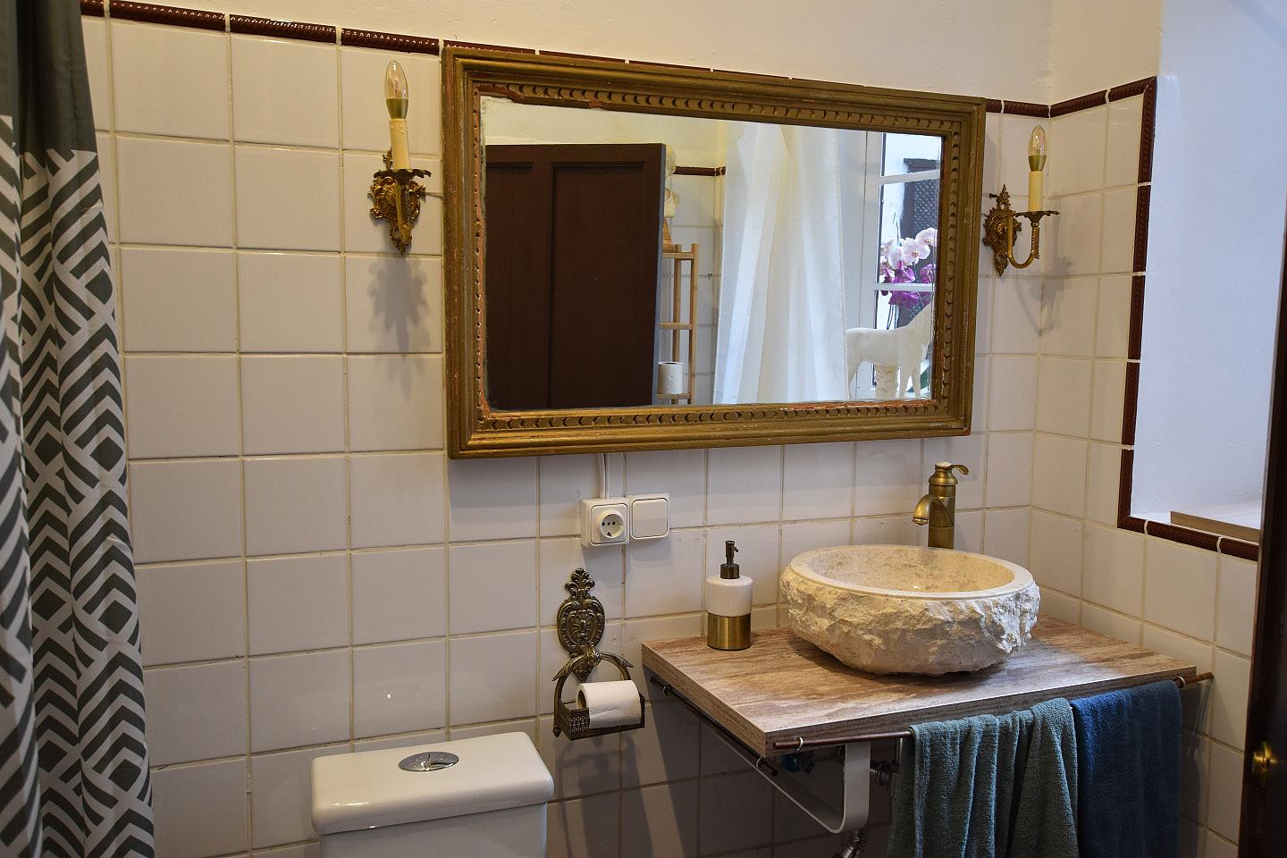 Bed In A 3-Bed Males Only Room - Modern Coliving House in Historic La Orotava for Remote Workers and Digital Nomads Residence - Gallery - 5
