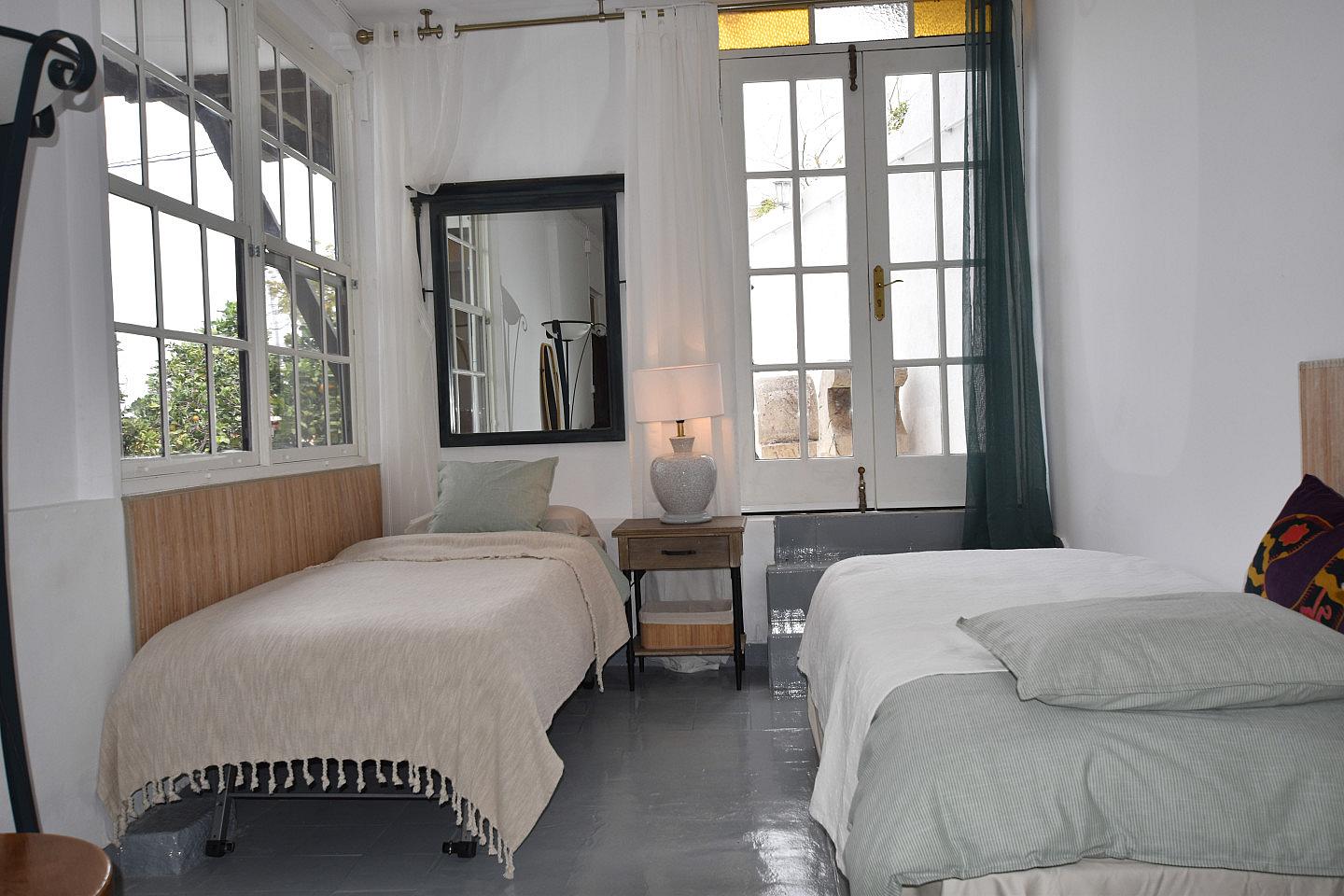 Bed In A 3-Bed Females Only Room - Modern Coliving House in Historic La Orotava for Remote Workers and Digital Nomads Residence - Gallery - 2