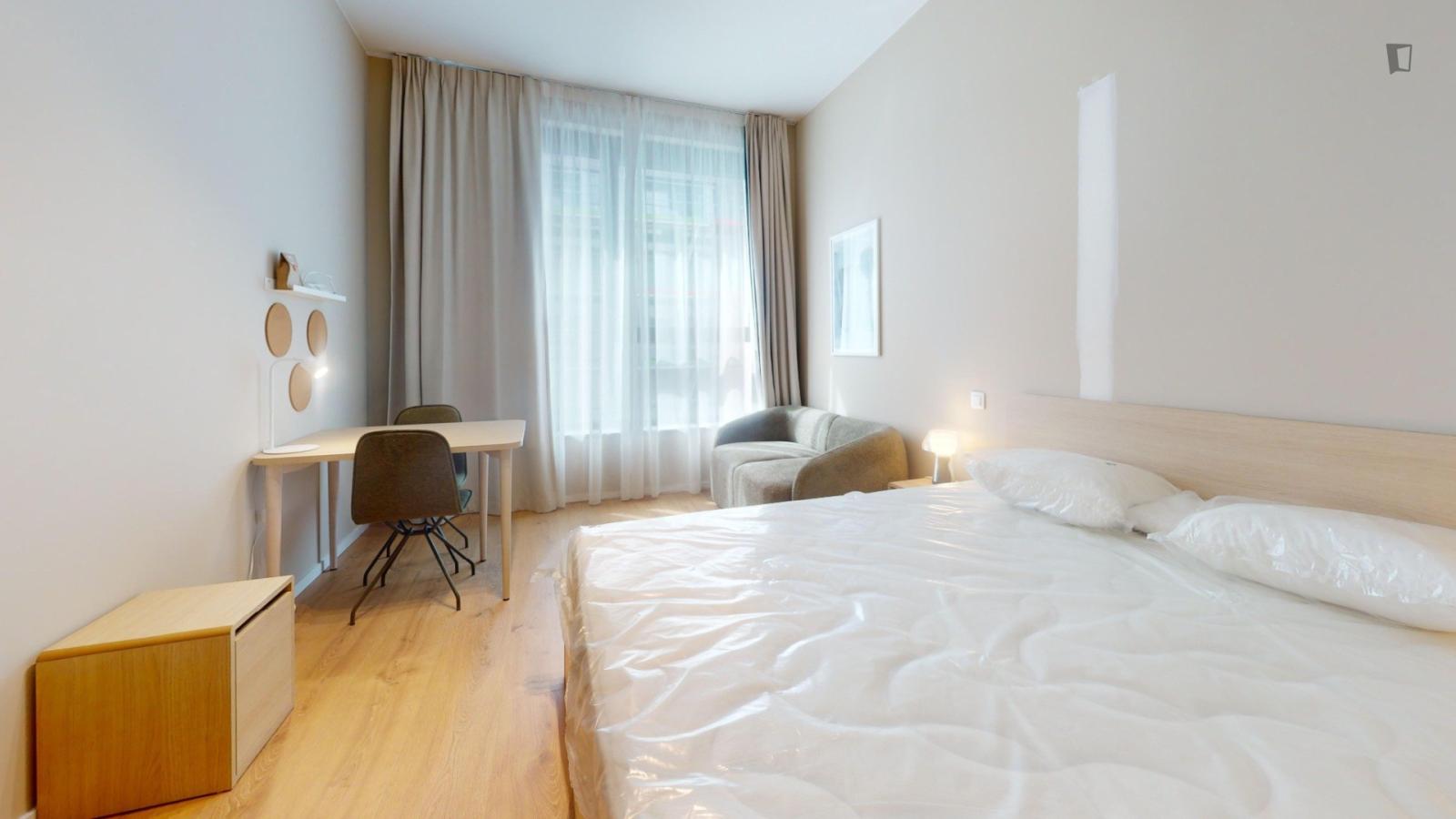 Attractive Double Ensuite Bedroom With Kitchenette, In Woluwe-Saint-Lambert - 1