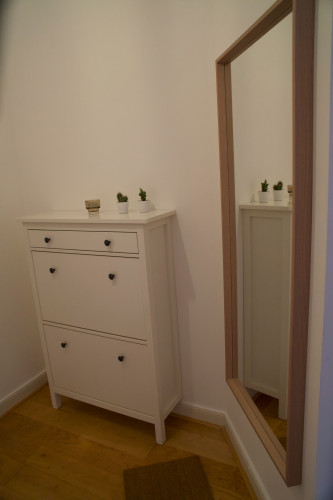 Beautiful old building apartment with high stucco ceilings and parquet flooring in Pempelfort