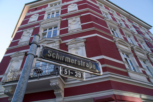 Beautiful old building apartment with high stucco ceilings and parquet flooring in Pempelfort