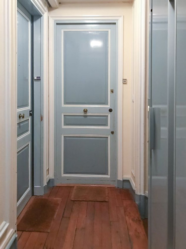 Cozy Apartment on Rue Verneuil, just steps from the Musée d'Orsayiently located