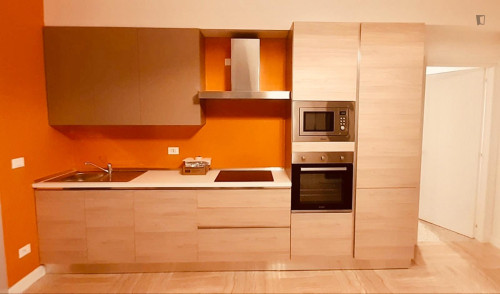 Comfortable double bedroom in central Bologna