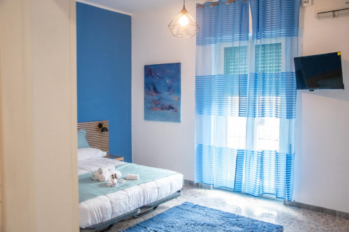 Double room with balcony in a 3-bedroom shared apartment in Rome, Tor Vergata
