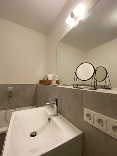 Bright, newly built, fully equipped, luxury apartment with its own small garden