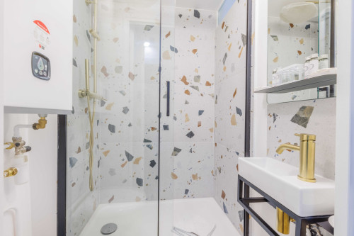 Paris 7th: Charming Parisian Studio with Stunning Eiffel Tower View