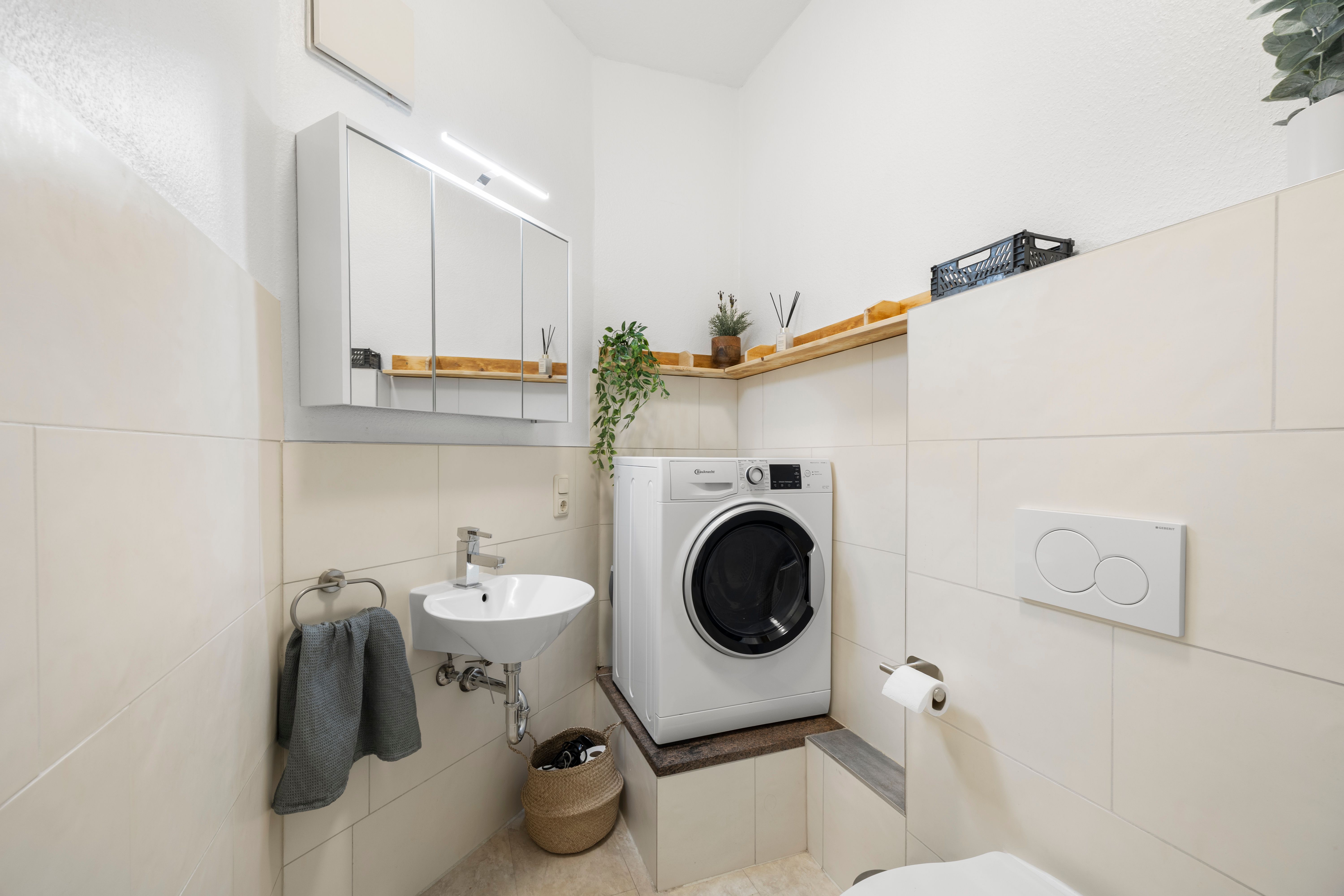 Stylish 3-Room Period Apartment In Lüneburg – Quiet, High-Quality & Ideal For Temporary Living From  - 2