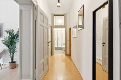 Modern design apartment with fully equipped kitchen & workspace in central location - Gallery - 10