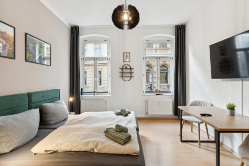 Modern design apartment with fully equipped kitchen & workspace in central location - Gallery - 12