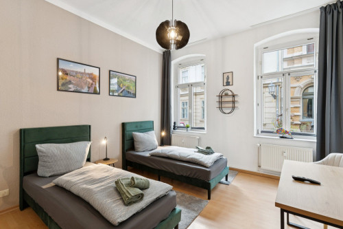 Modern design apartment with fully equipped kitchen & workspace in central location