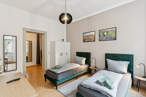 Modern design apartment with fully equipped kitchen & workspace in central location - Gallery - 17