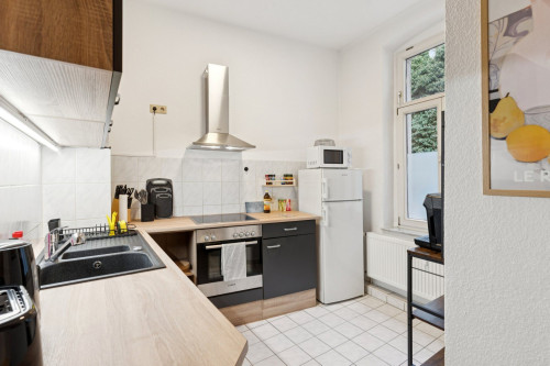 Modern design apartment with fully equipped kitchen & workspace in central location - Gallery - 7