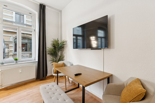 Modern design apartment with fully equipped kitchen & workspace in central location - Gallery - 5