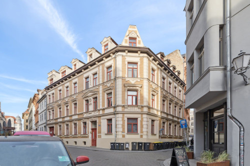 Modern design apartment with fully equipped kitchen & workspace in central location - Gallery - 3