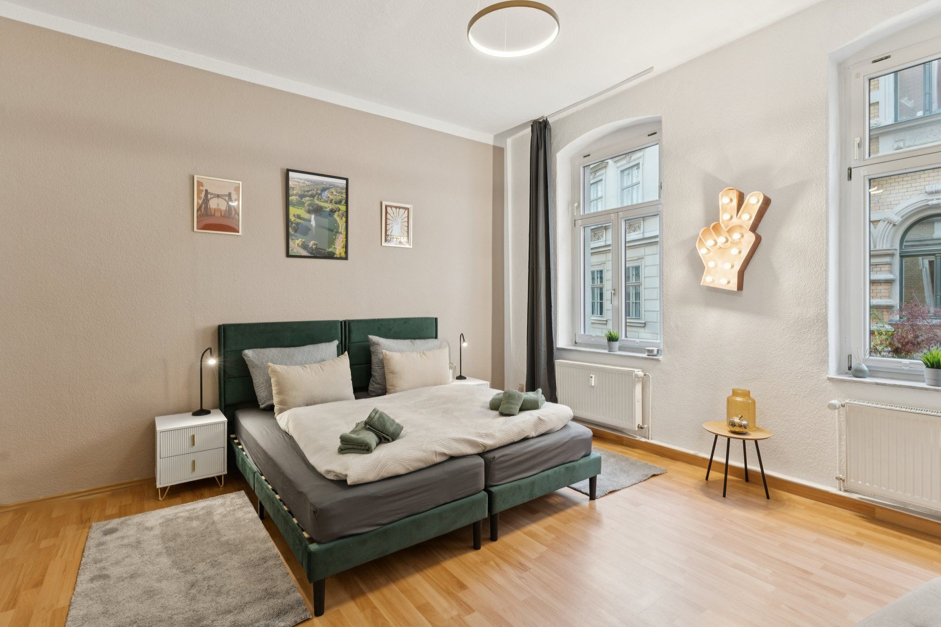 Modern Design Apartment With Fully Equipped Kitchen & Workspace In Central Location - 14