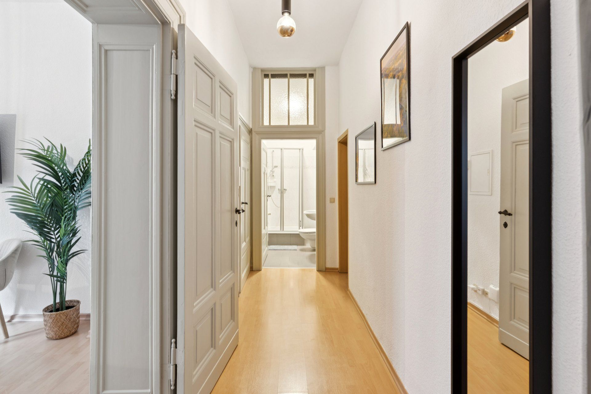 Modern Design Apartment With Fully Equipped Kitchen & Workspace In Central Location - 9