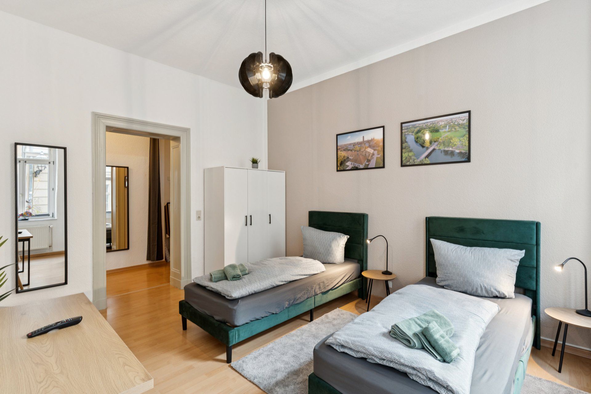 Modern Design Apartment With Fully Equipped Kitchen & Workspace In Central Location - 16