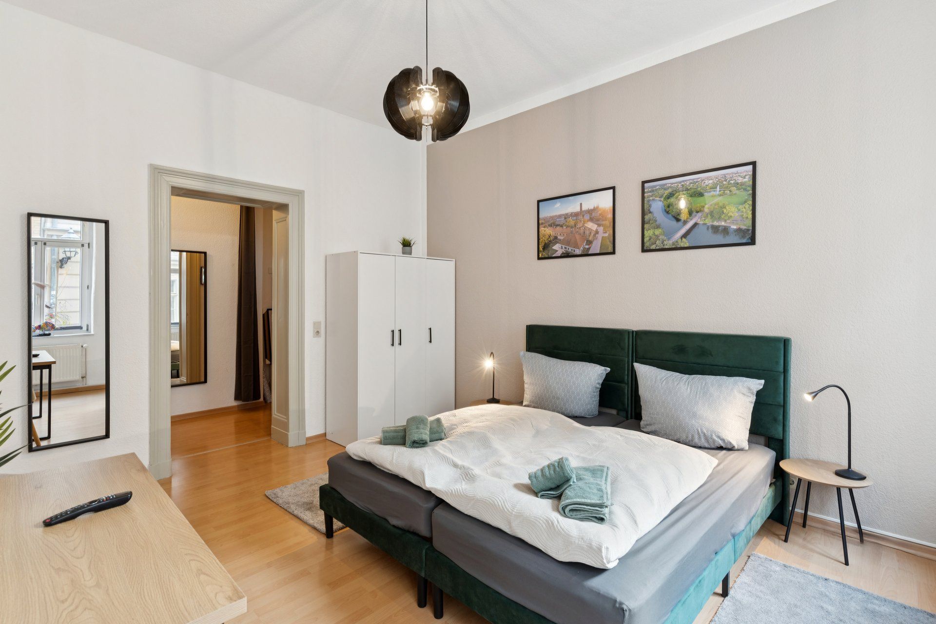 Modern Design Apartment With Fully Equipped Kitchen & Workspace In Central Location - 19