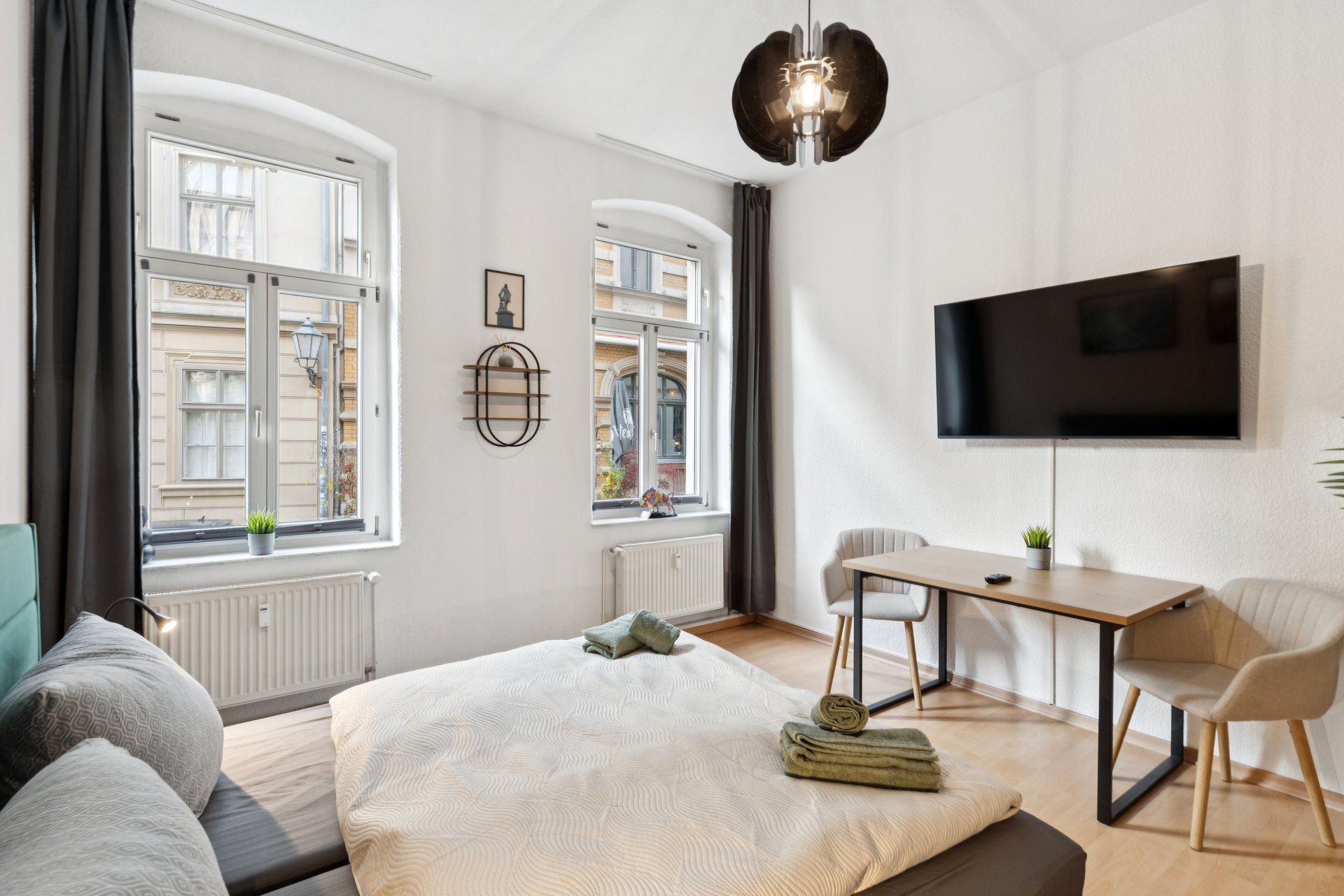 Modern Design Apartment With Fully Equipped Kitchen & Workspace In Central Location - 10