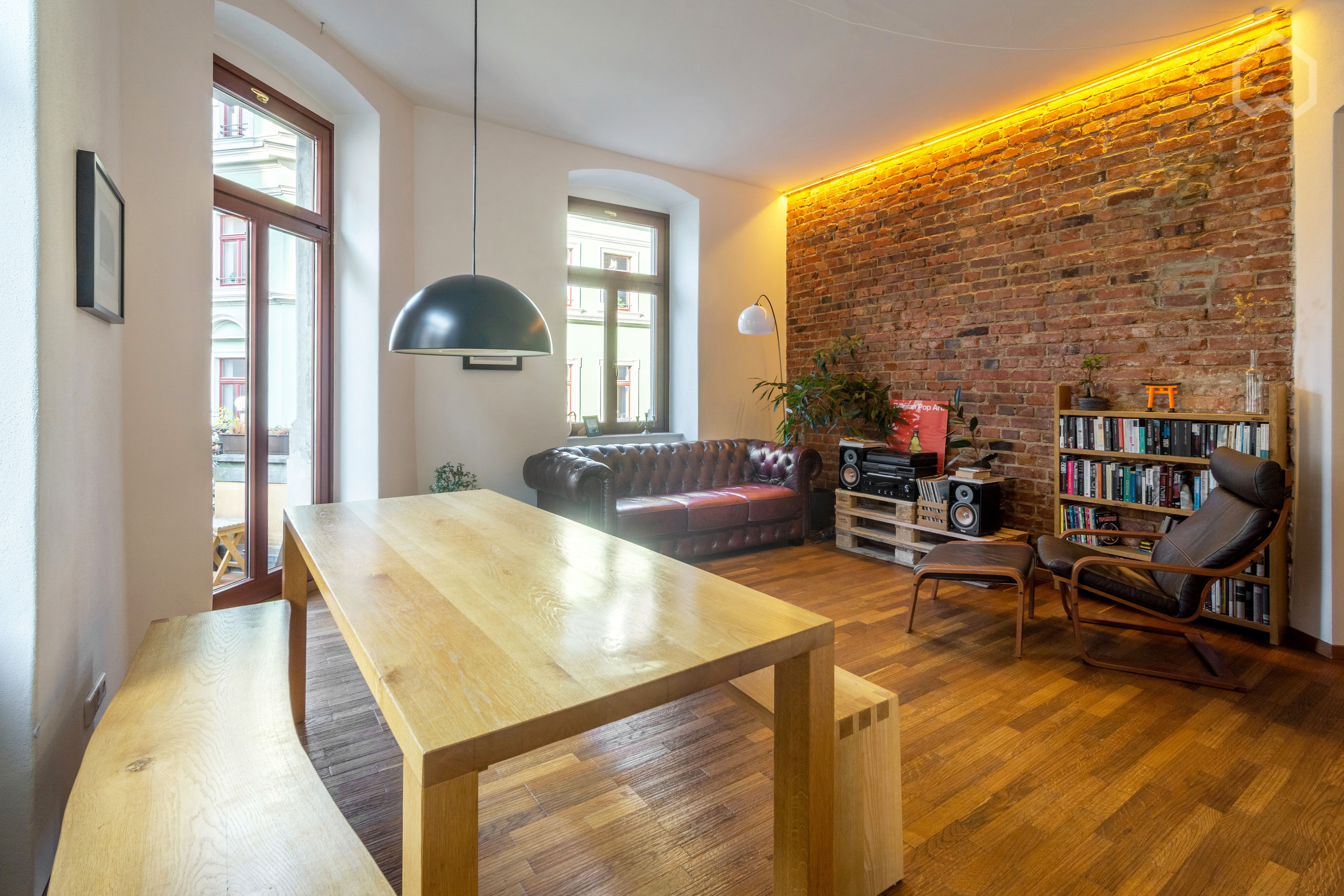 Charming Apartment With Balcony In Dresden's Trendy Hip District - 21