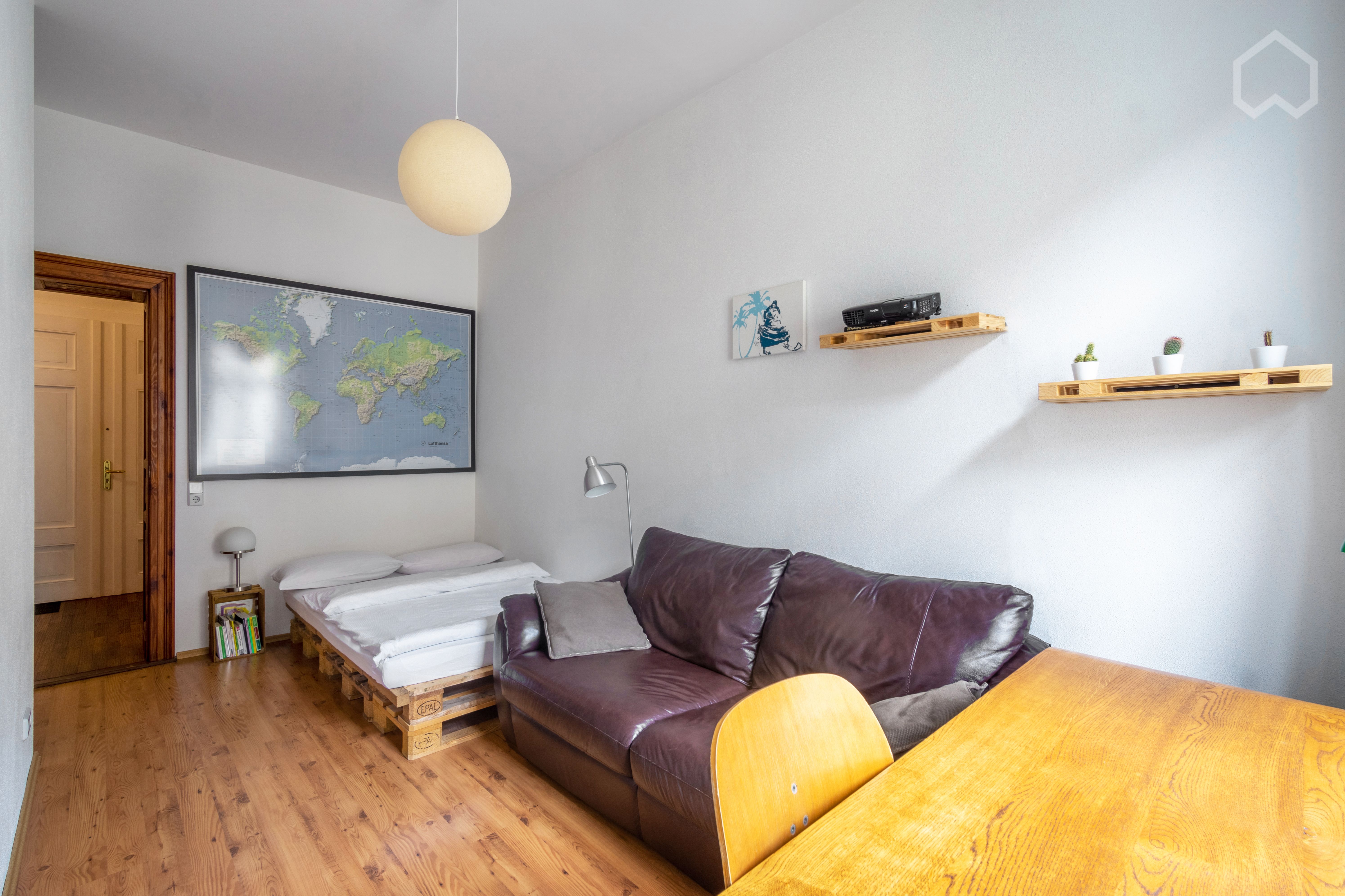 Charming Apartment With Balcony In Dresden's Trendy Hip District - 16