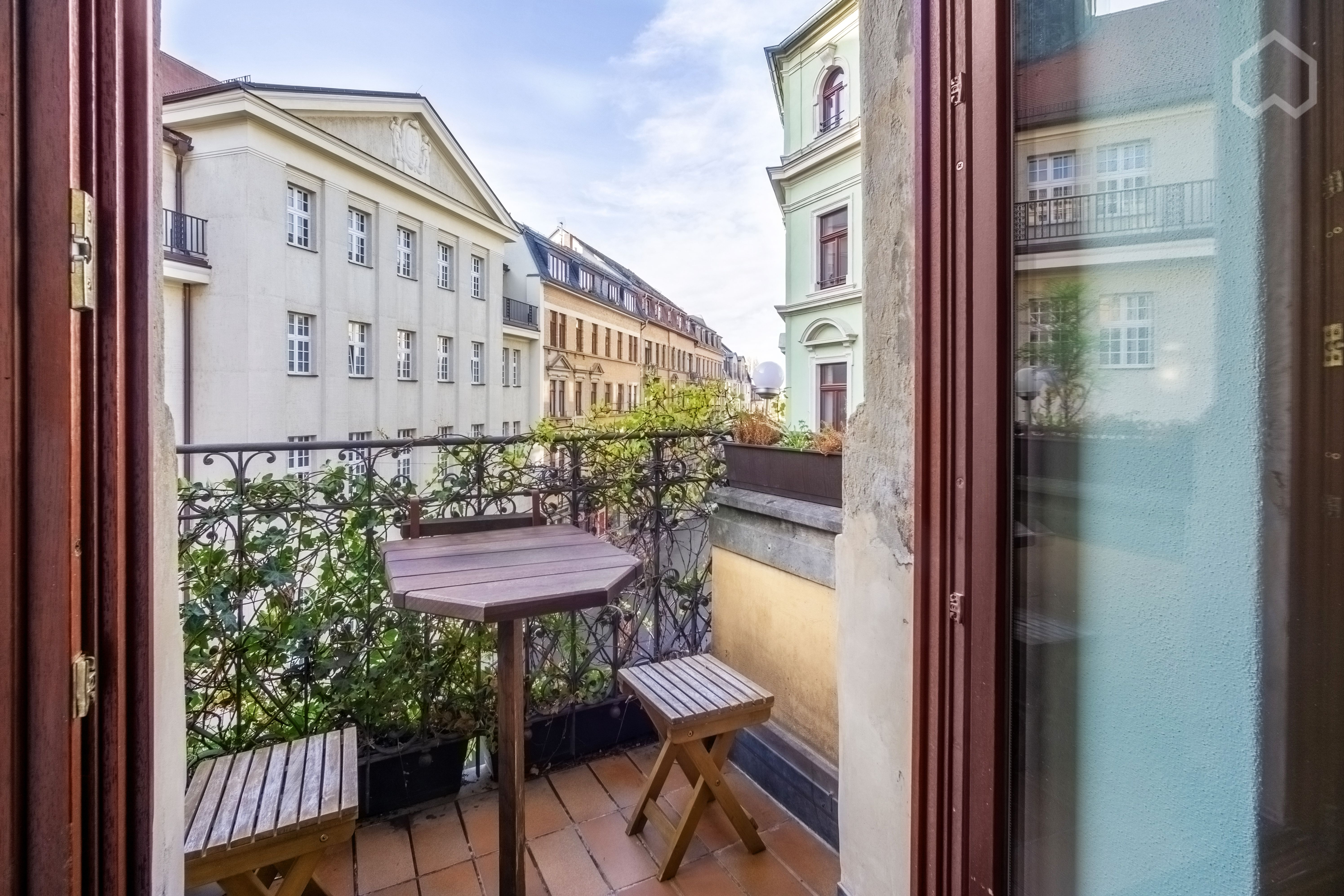 Charming Apartment With Balcony In Dresden's Trendy Hip District - 9