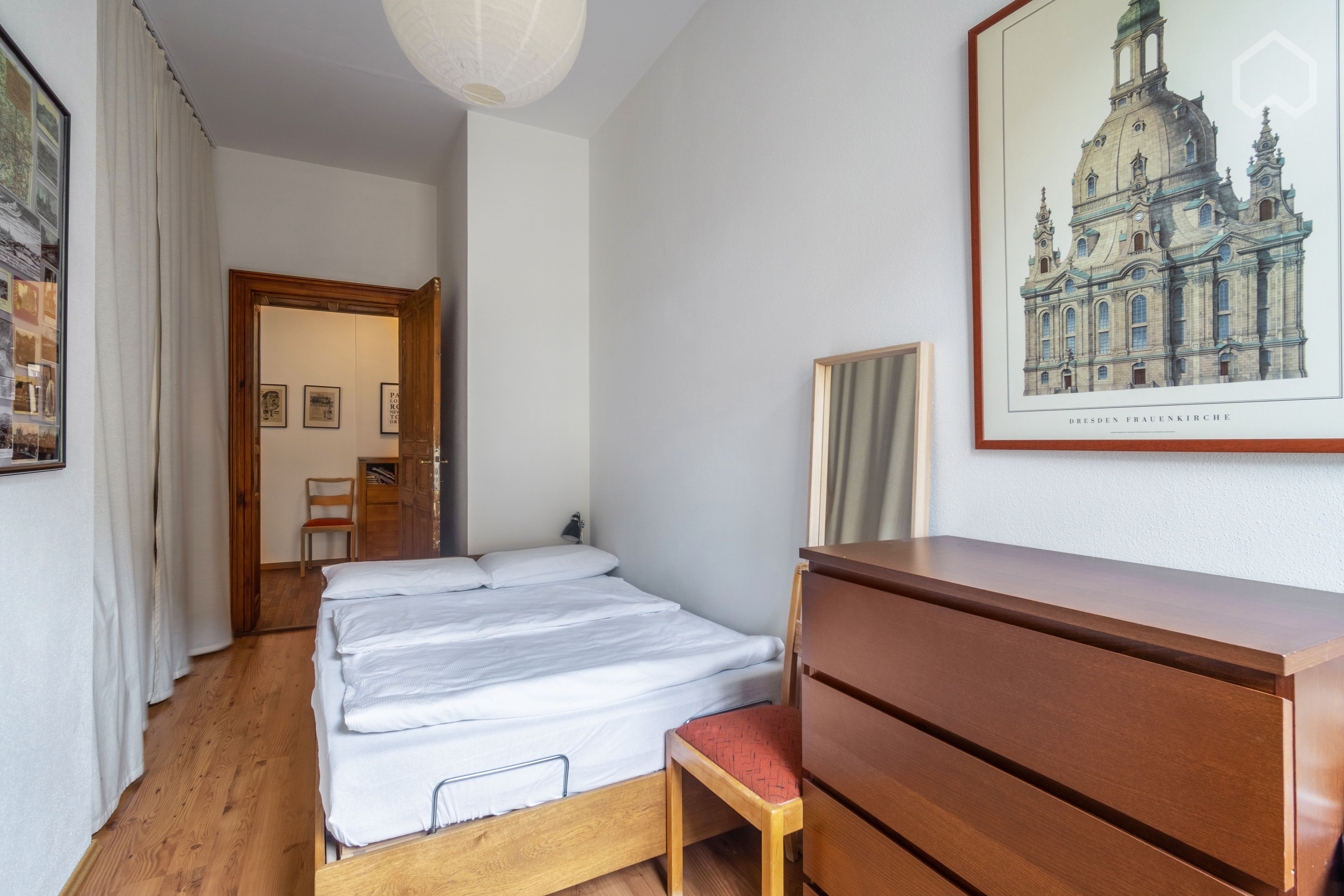 Charming Apartment With Balcony In Dresden's Trendy Hip District - 5