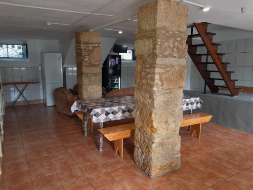 Welcoming double bedroom in Baixa de Santa Clara