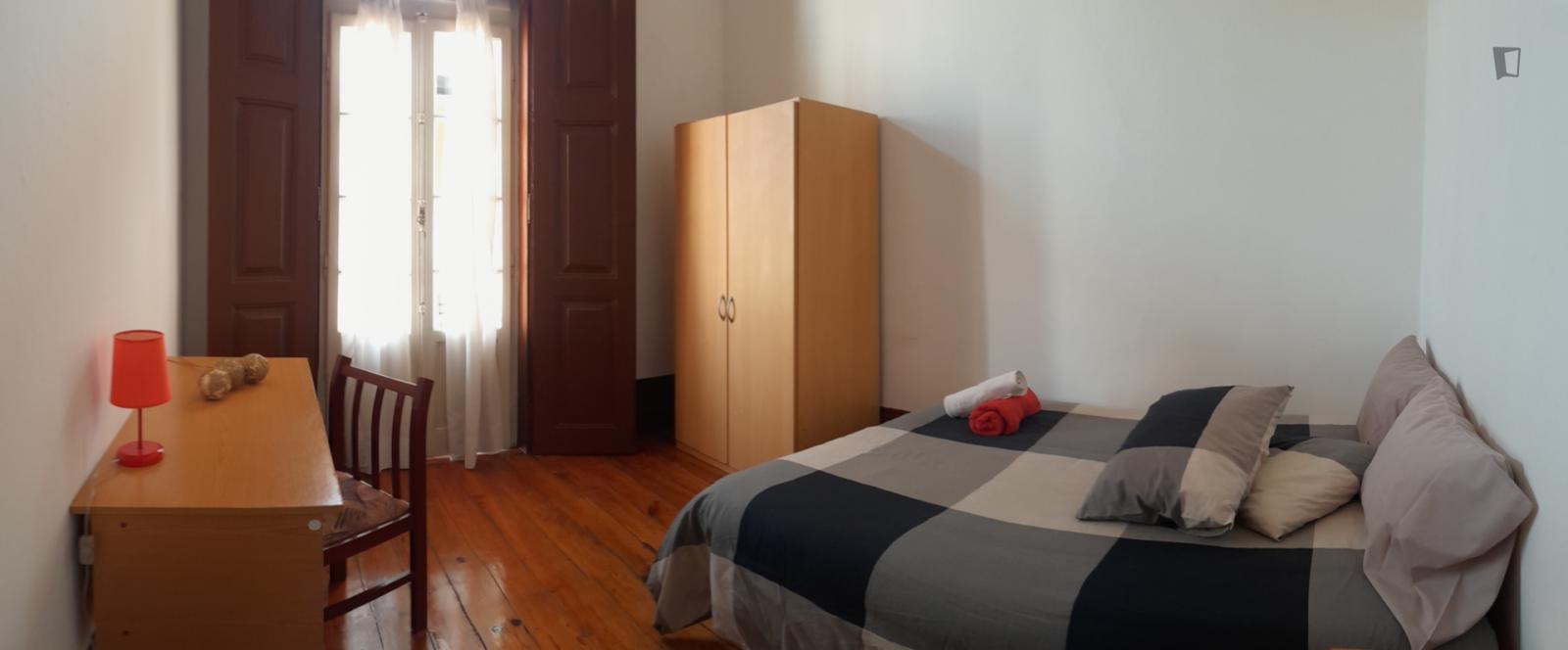 Welcoming Double Bedroom In Baixa De Santa Clara - Welcoming double bedroom in Baixa de Santa Clara - Gallery - 1