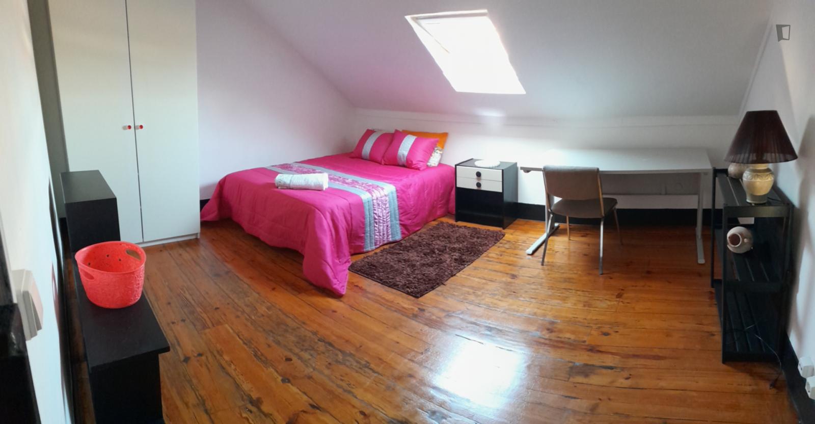  Bright Double Bedroom In Baixa De Santa Clara  -  Bright double bedroom in Baixa de Santa Clara  - Gallery -  1