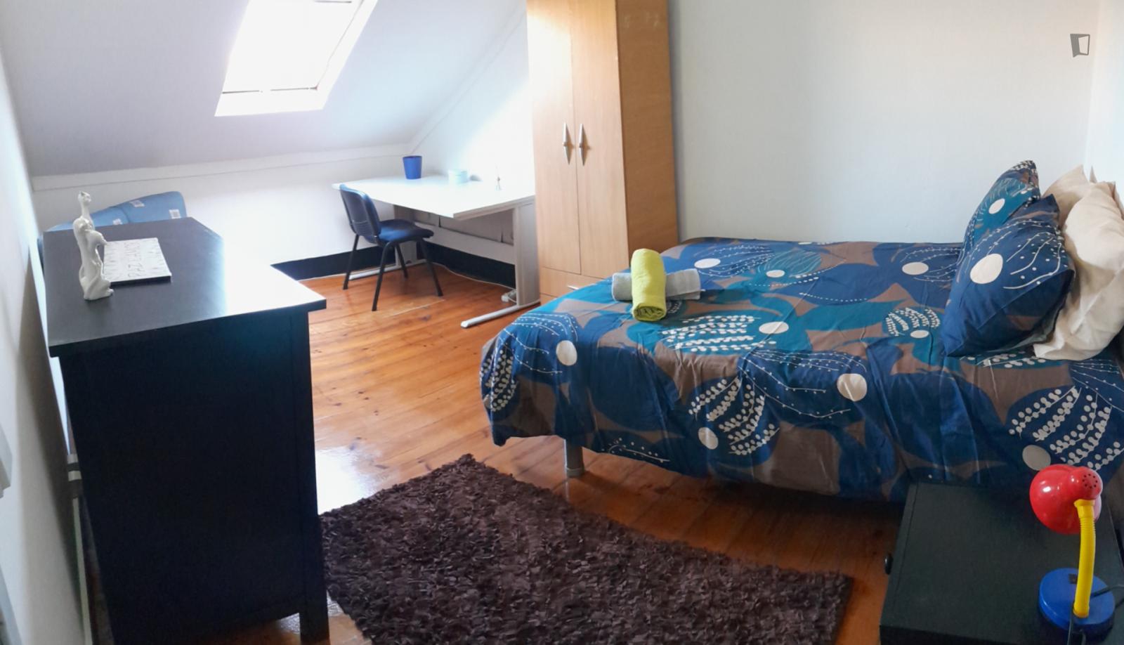 Pleasant Double Bedroom In Baixa De Santa Clara  -  Pleasant double bedroom in Baixa de Santa Clara  - Gallery -  1