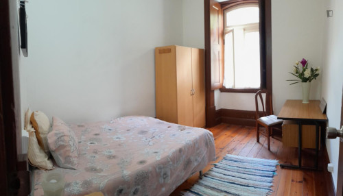 Comfy double bedroom in Baixa de Santa Clara