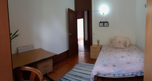 Comfy double bedroom in Baixa de Santa Clara