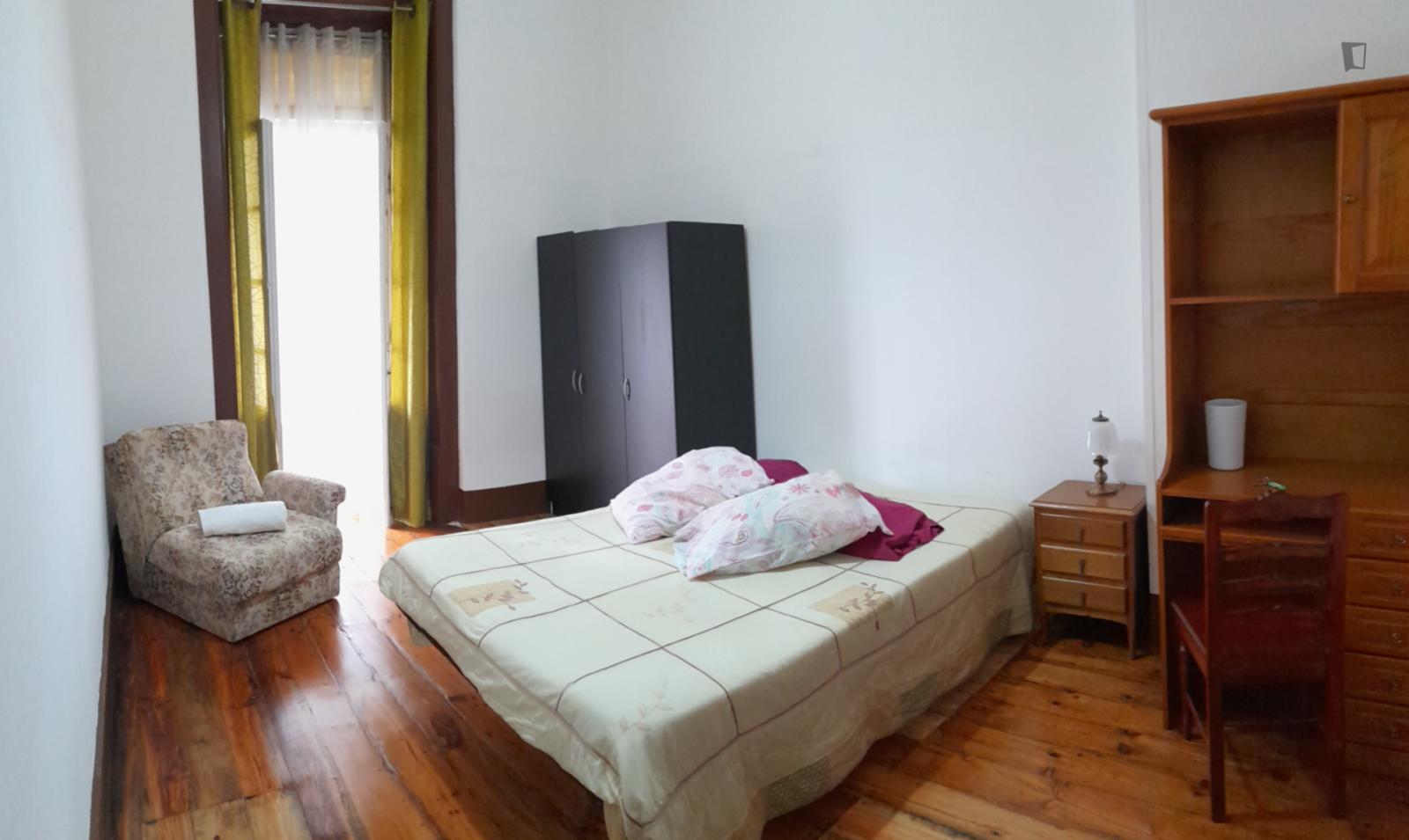  Lovely Double Bedroom In Baixa De Santa Clara  -  Lovely double bedroom in Baixa de Santa Clara  - Gallery -  1