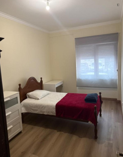 Welcoming single bedroom in Laranjeiro