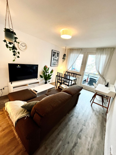 Stylish & Cosy 2 room apartment with huge balcony direct in the city