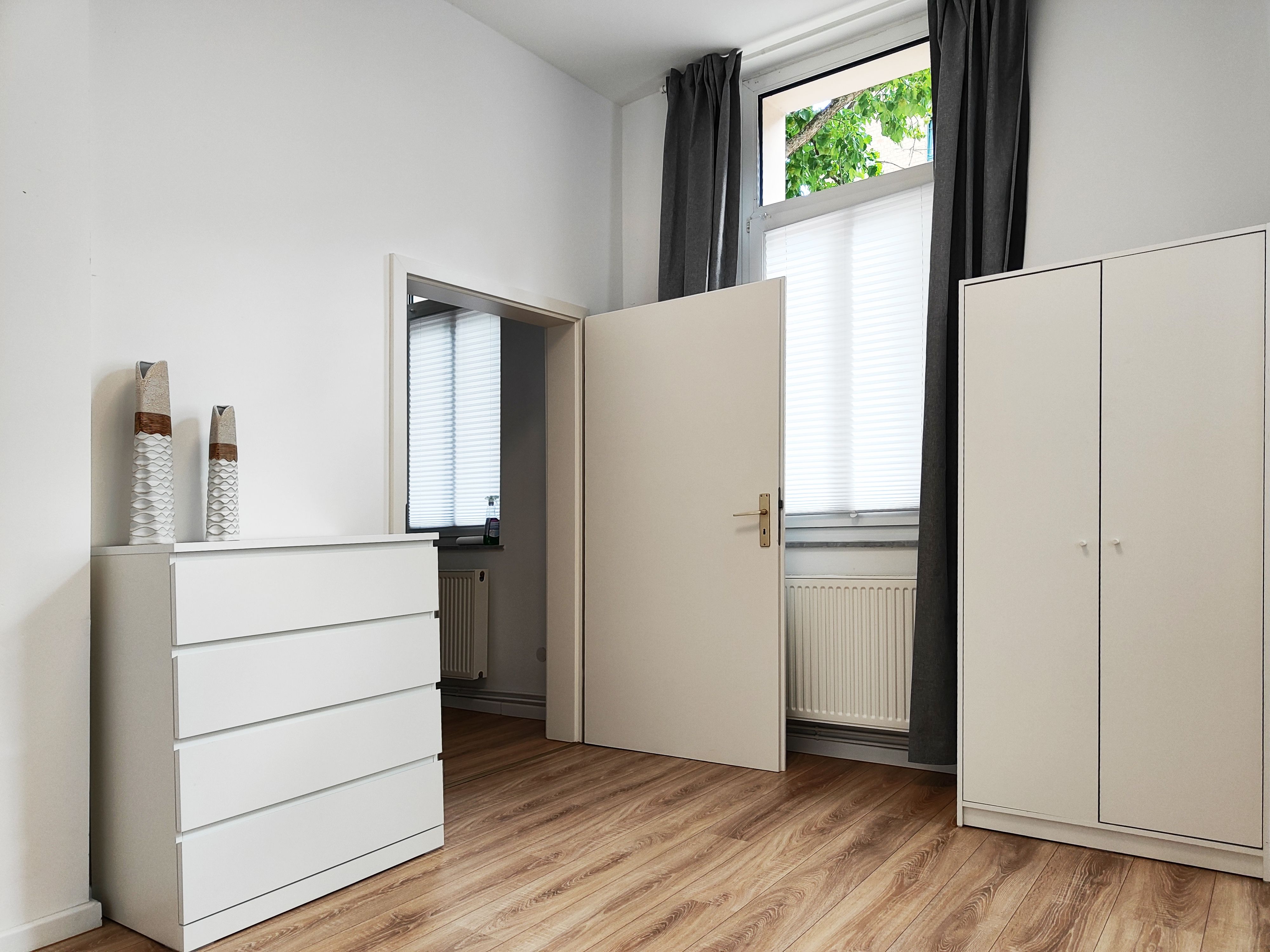 Modern, Bright Apartment Near The City Center - 14