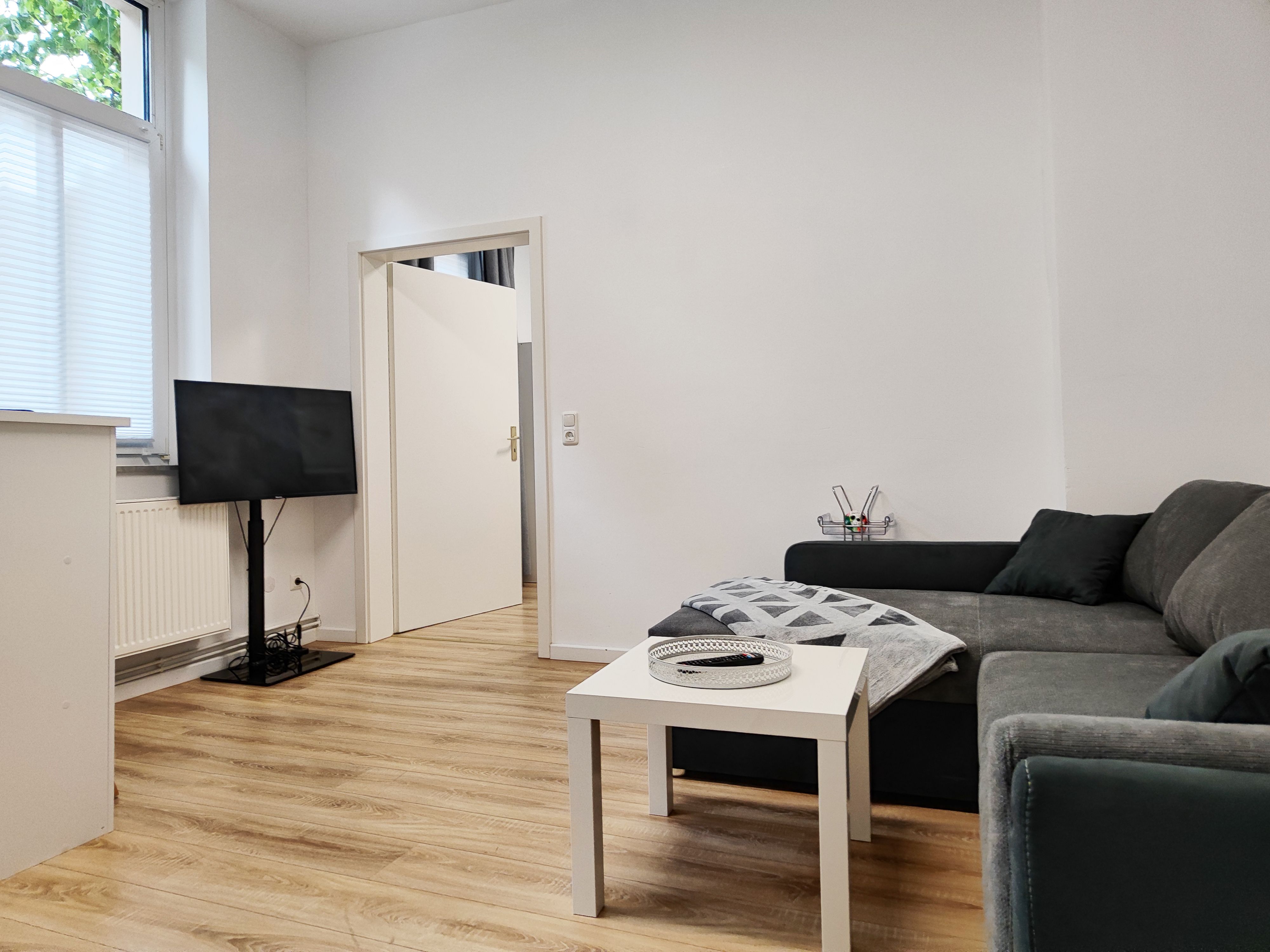 Modern, Bright Apartment Near The City Center - 11