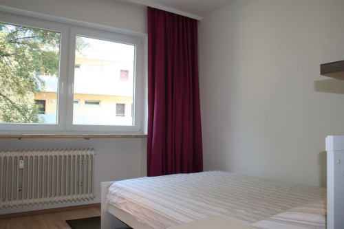Quiet, pretty home in excellent location