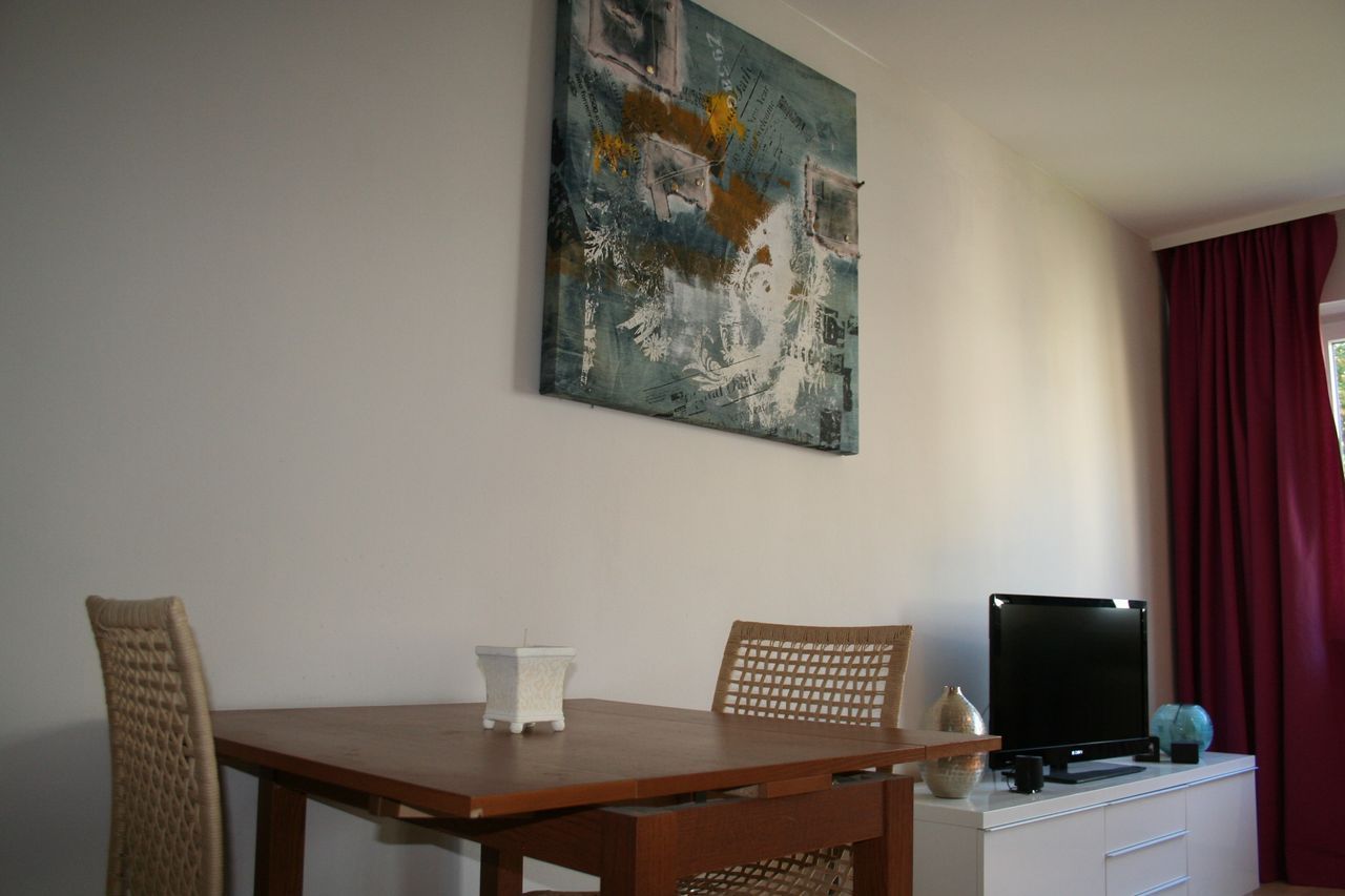 Quiet, Pretty Home In Excellent Location - 9