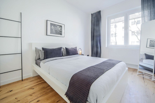 Furnished designer flat at the Volksgarten