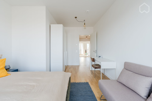 Top Location & a speciuos Apartment with Sun Terrace and Stunning Views!