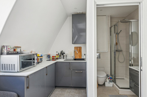 Charming Studio for Rent – Avenue Tronchet