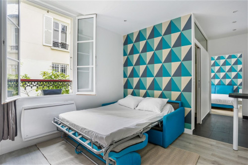 Bright, spacious studio in quiet street