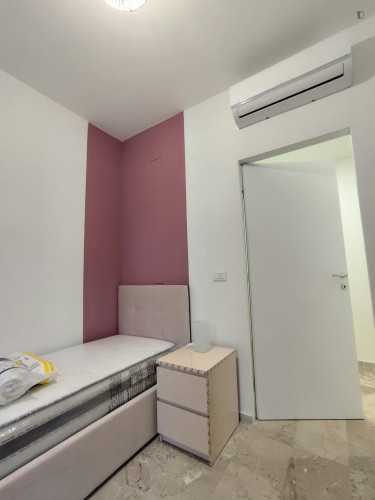 Cute single bedroom with balcony in central Bologna