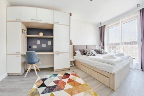 Welcoming 1 Bedroom Apartment with a balcony close to Wydział Infrastruktur University