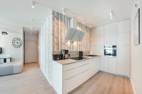 Welcoming 1 Bedroom Apartment with a balcony close to Wydział Infrastruktur University - Gallery - 7