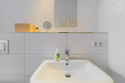 Quiet studio in Neukölln Schillerkiez with sunset view