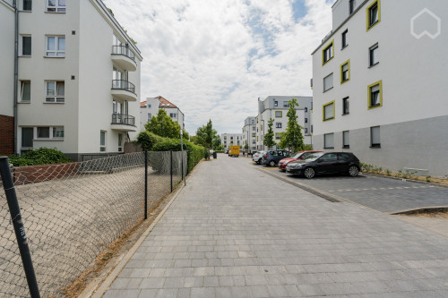 Great and quiet flat (Falkenhagener Feld)