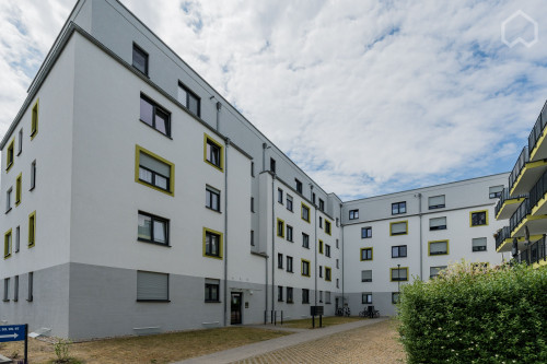 Great and quiet flat (Falkenhagener Feld)